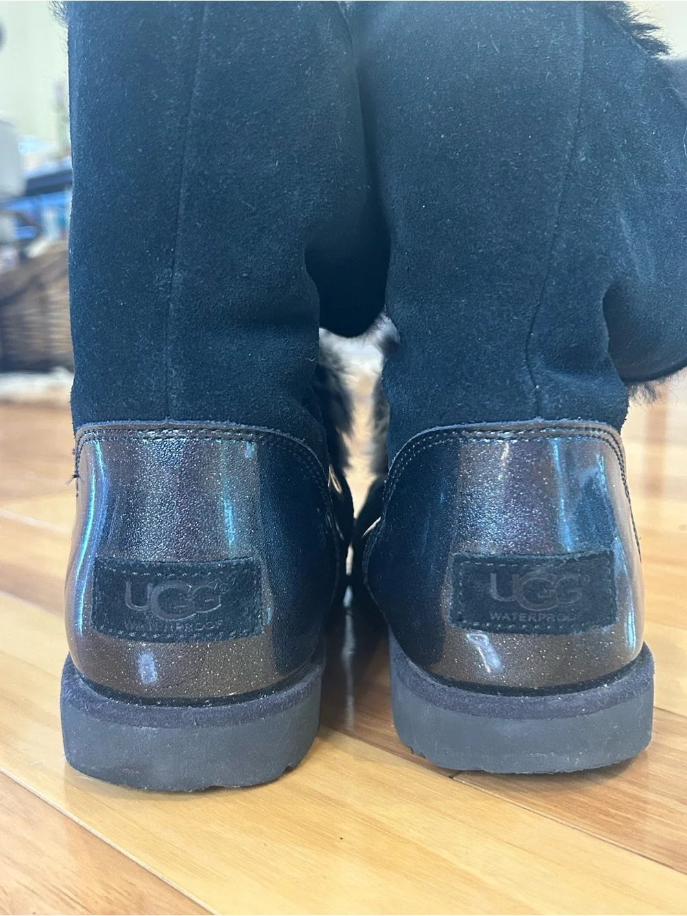 UGG Isley Youth Black Sheepskin Lined Patent Waterproof Youth Girls Pom PomBoots